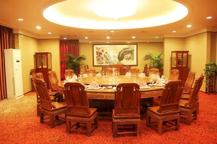 Цзинхун: Xishuangbanna Golden Zone Hotel