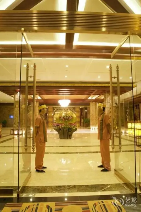 Цзинхун: Xishuangbanna Golden Zone Hotel