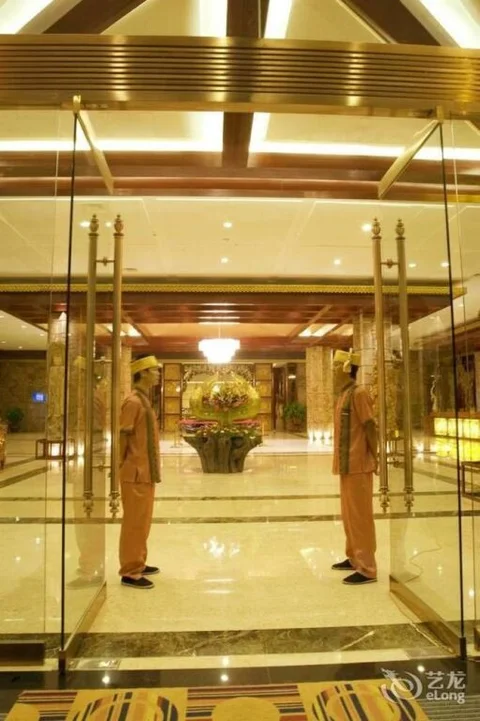 Цзинхун: Xishuangbanna Golden Zone Hotel