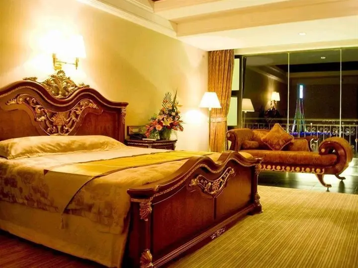 Цзинхун: Xishuangbanna Golden Zone Hotel