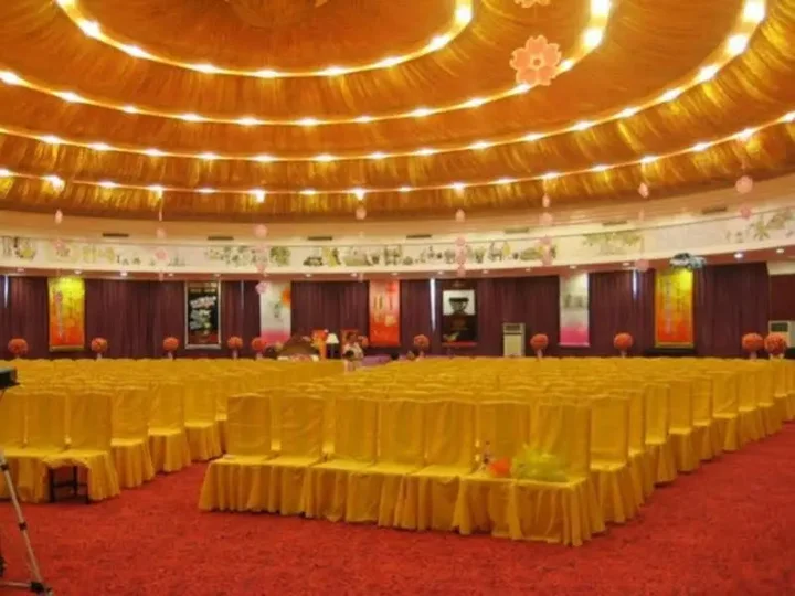 Цзинхун: Xishuangbanna Golden Zone Hotel