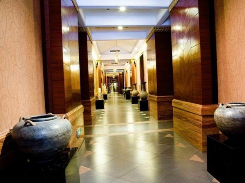 Цзинхун: Xishuangbanna Golden Zone Hotel