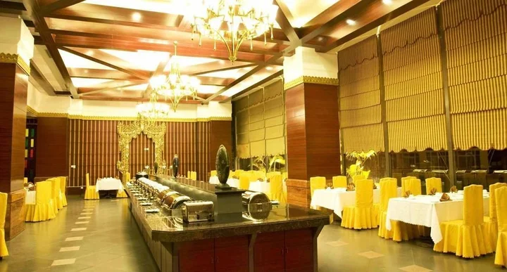 Цзинхун: Xishuangbanna Golden Zone Hotel