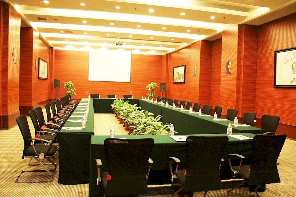 Цзинхун: Xishuangbanna Golden Zone Hotel