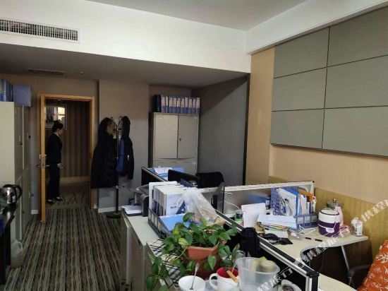 Харбин: C.kong Labor Hotel - Harbin