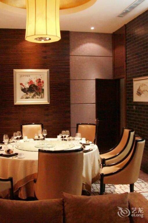 Харбин: C.kong Labor Hotel - Harbin