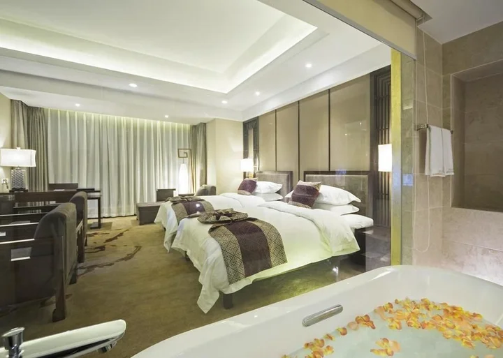 Баошань: Solo Wandering Hot Spring Hotel
