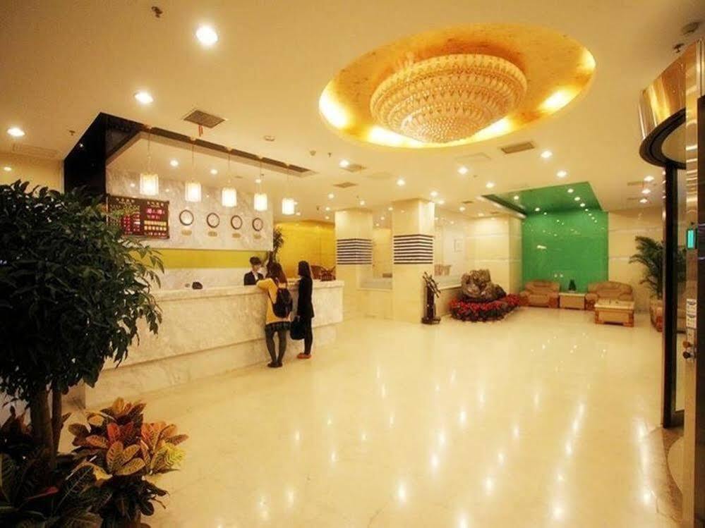 Циндао: Shenjianlou Hotel