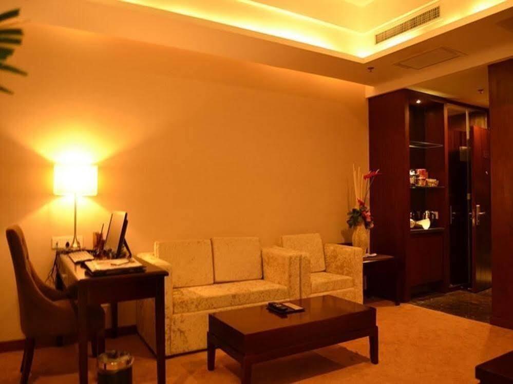 Ляньюньган: Lianyungang Century Fate International Hotel