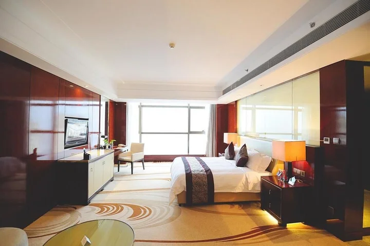 Паниин: Panjin Swish Hotel