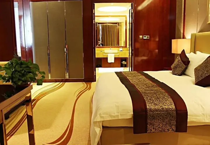 Паниин: Panjin Swish Hotel