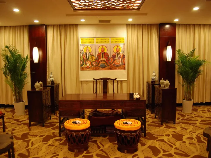 Шиянь: Wudang Mountains Jianguo Hotel