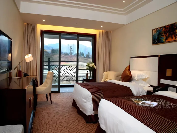 Шиянь: Wudang Mountains Jianguo Hotel