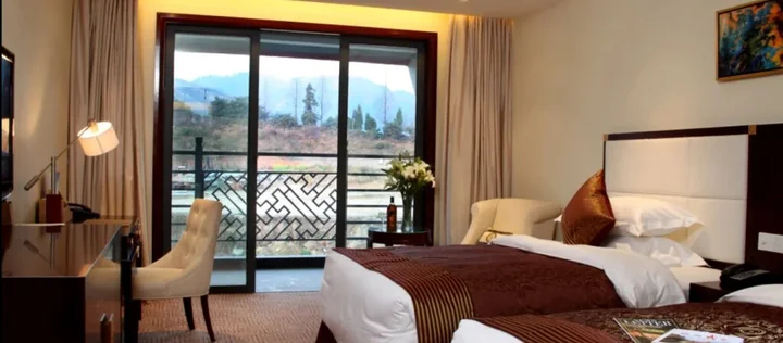 Шиянь: Wudang Mountains Jianguo Hotel