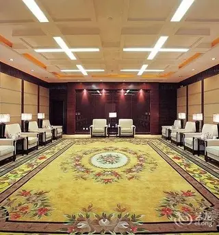 Кайфын: Zhongzhou International