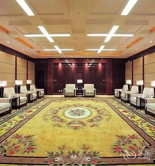 Кайфын: Zhongzhou International