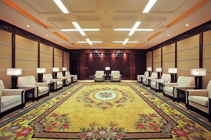 Кайфын: Zhongzhou International