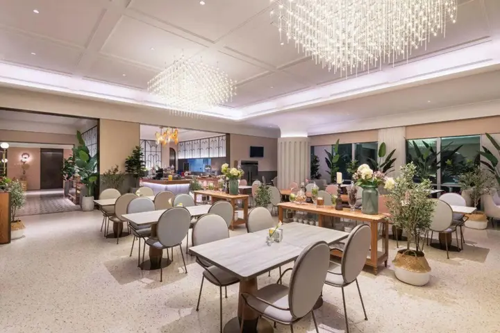Синин: Yile Hotel