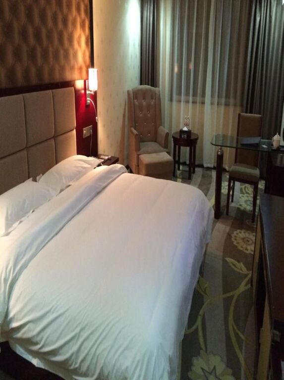 Наньнин: One More Day Hotel