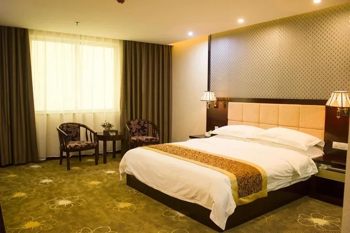 Наньнин: One More Day Hotel
