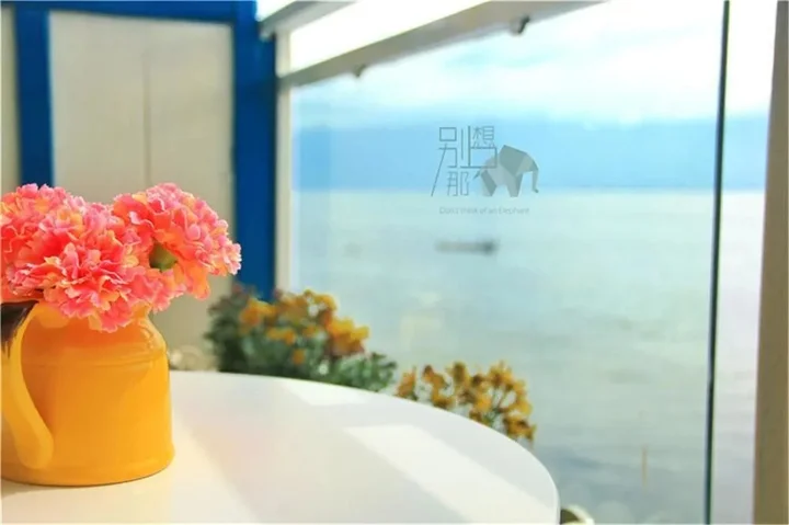 Дали: Sea View Inn