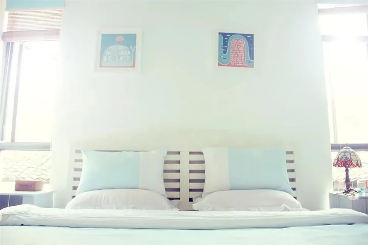 Дали: Sea View Inn