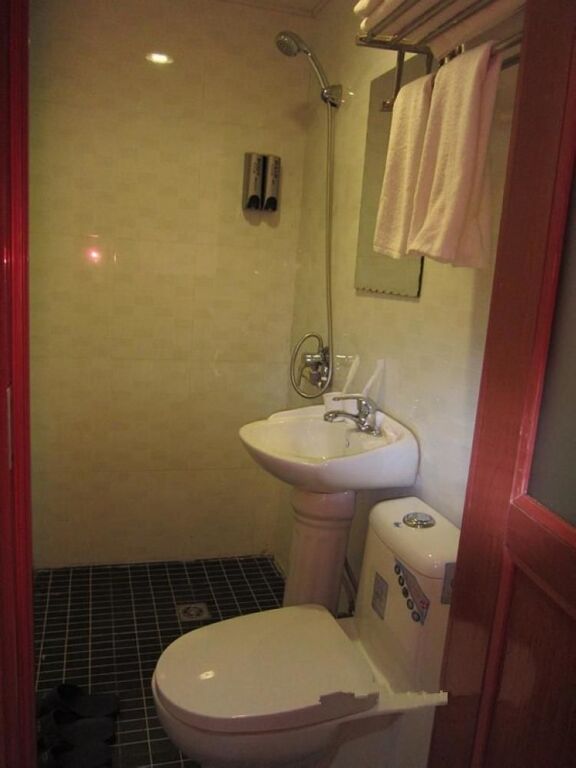 Лоян: Luoyang White-collar Hotel