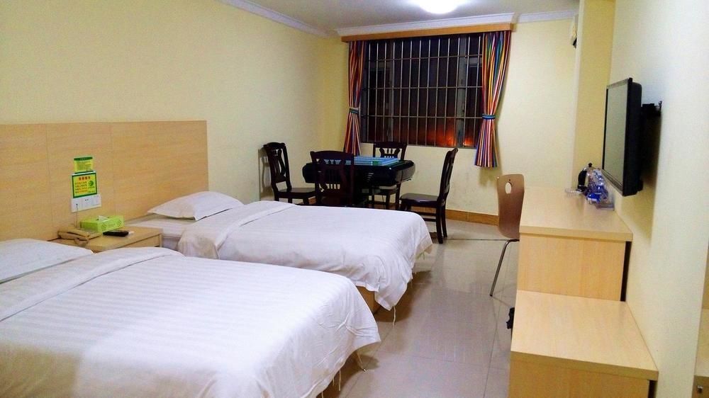 Шэньчжэнь: 八方精品酒店(深圳松岗华润万家店)