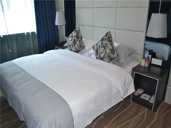 Урумчи: Super 8 Hotel (Urumqi Heping Metropolis People's Cinema)