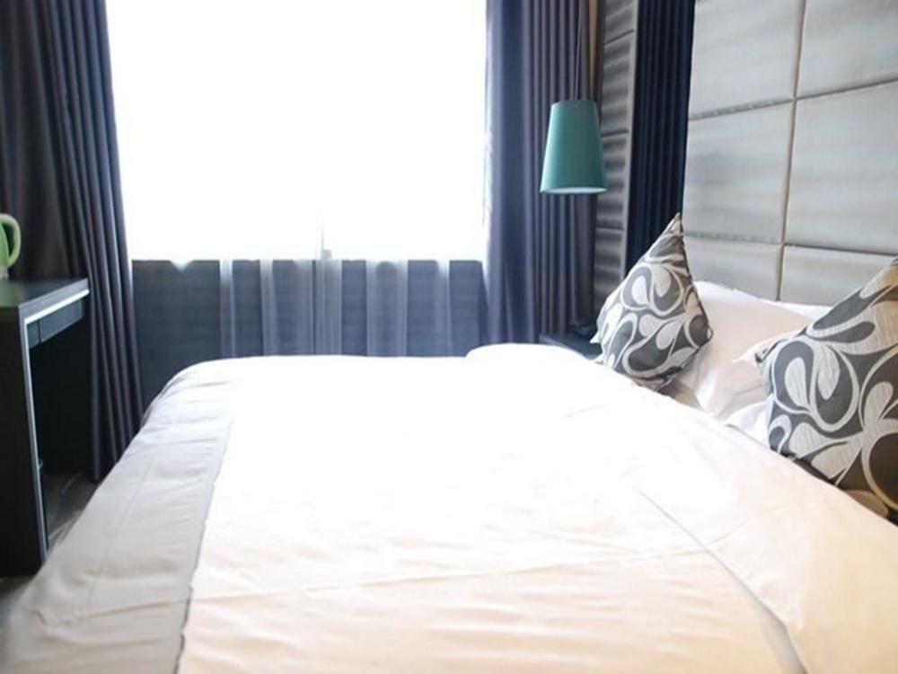 Урумчи: Super 8 Hotel (Urumqi Heping Metropolis People's Cinema)