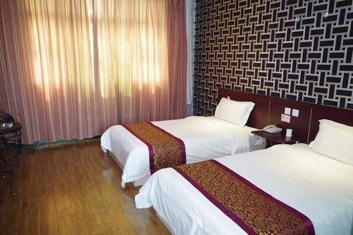 Цзинин: City Garden Hotel