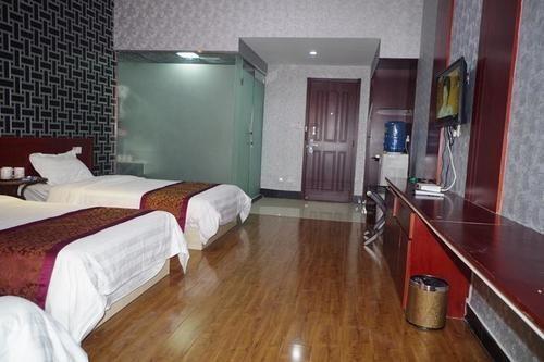 Цзинин: City Garden Hotel