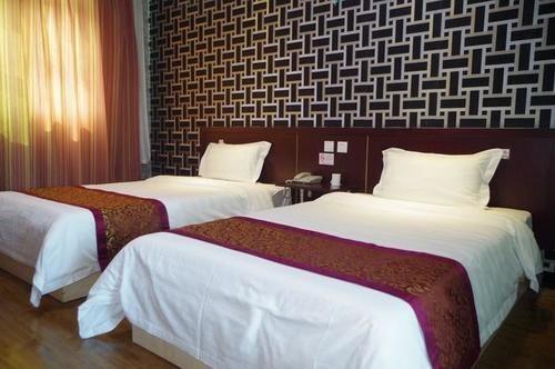 Цзинин: City Garden Hotel