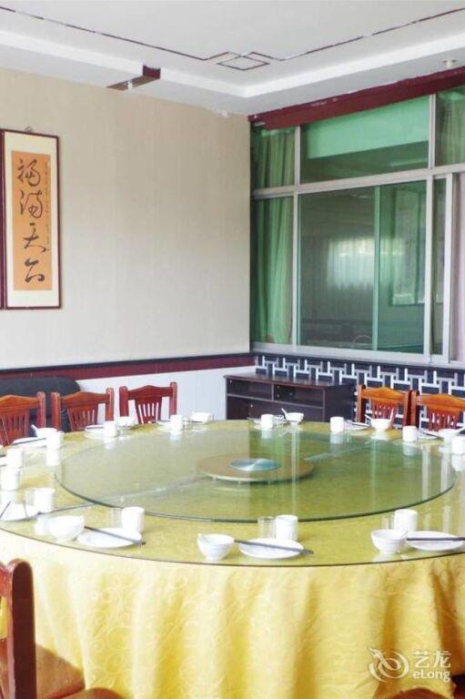 Цзинин: City Garden Hotel