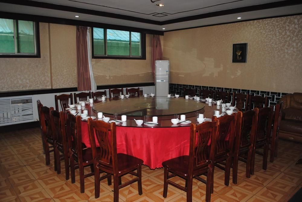 Цзинин: City Garden Hotel