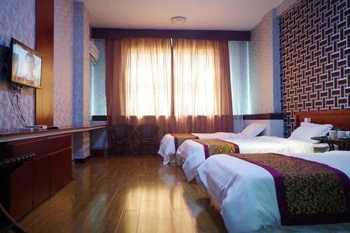 Цзинин: City Garden Hotel