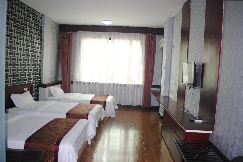 Цзинин: City Garden Hotel