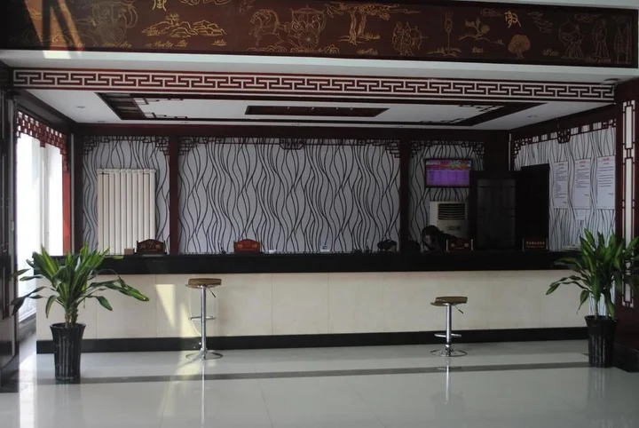 Цзинин: City Garden Hotel