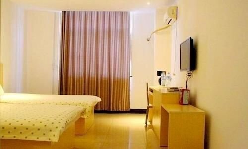 Дунъин: Ruyijia Business Hotel