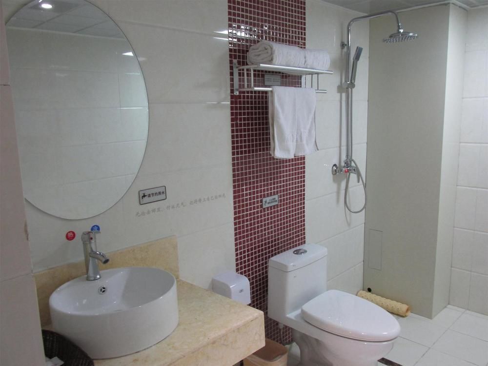 Цзинин: Thank Inn Plus Hotel Shandong Jining Zoucheng Red Star Macalline