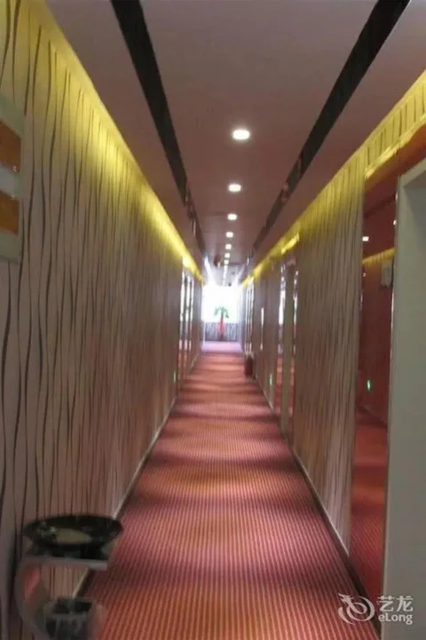 Цзинин: Thank Inn Plus Hotel Shandong Jining Zoucheng Red Star Macalline