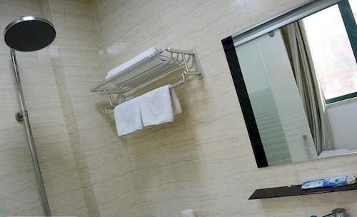 Уху: Wuhu Qianlong Hotel
