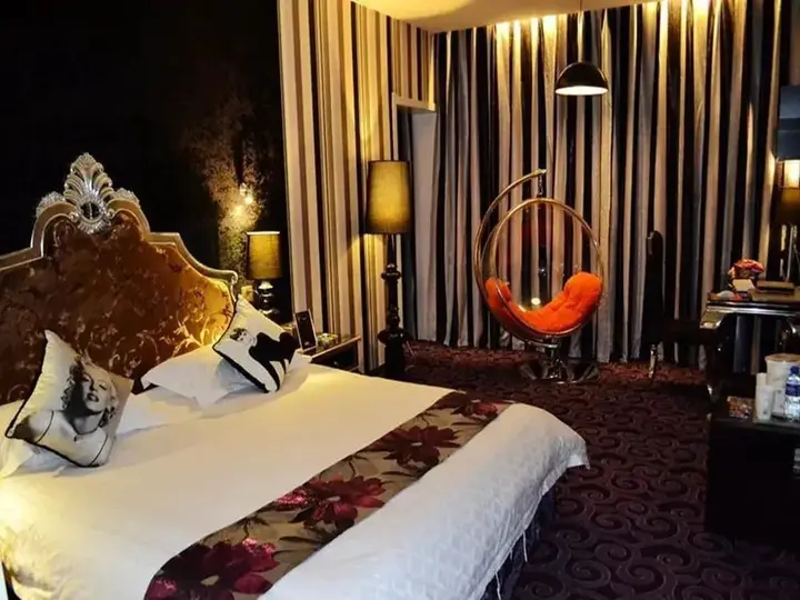 Лоян: Victoria Hotel