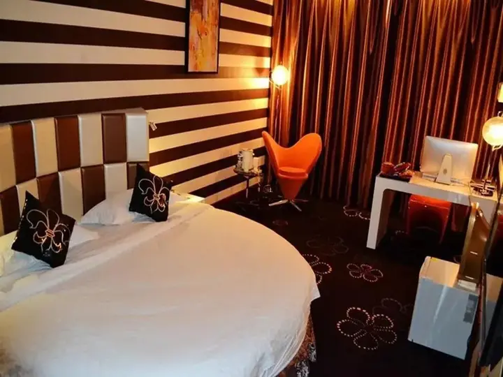 Лоян: Victoria Hotel