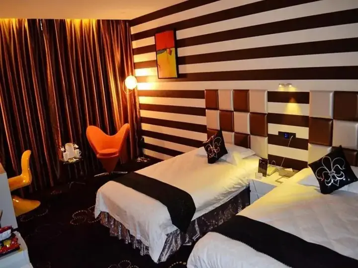 Лоян: Victoria Hotel