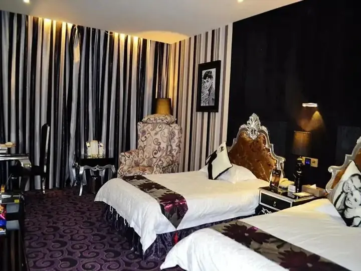 Лоян: Victoria Hotel