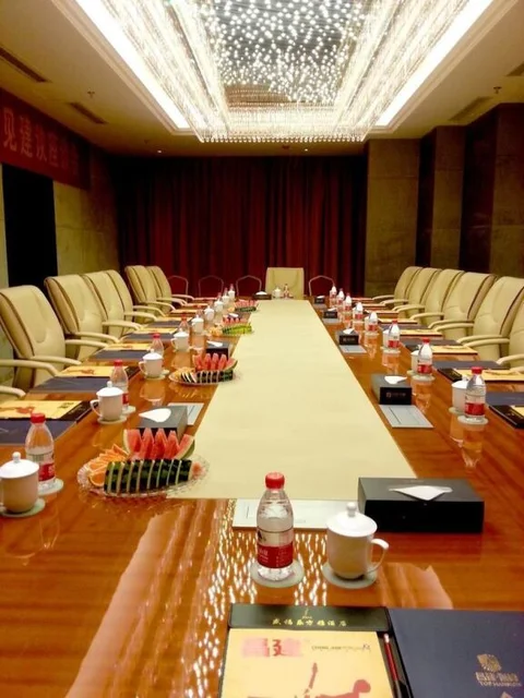 Синьян: Vienna Hotel Xinyang Pingqiao Century Plaza Store