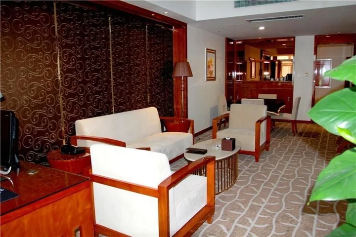 Синьян: Vienna Hotel Xinyang Pingqiao Century Plaza Store