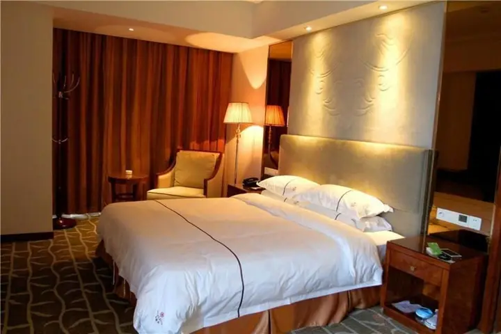 Синьян: Vienna Hotel Xinyang Pingqiao Century Plaza Store