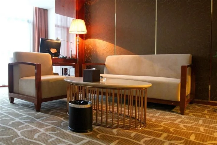 Синьян: Vienna Hotel Xinyang Pingqiao Century Plaza Store